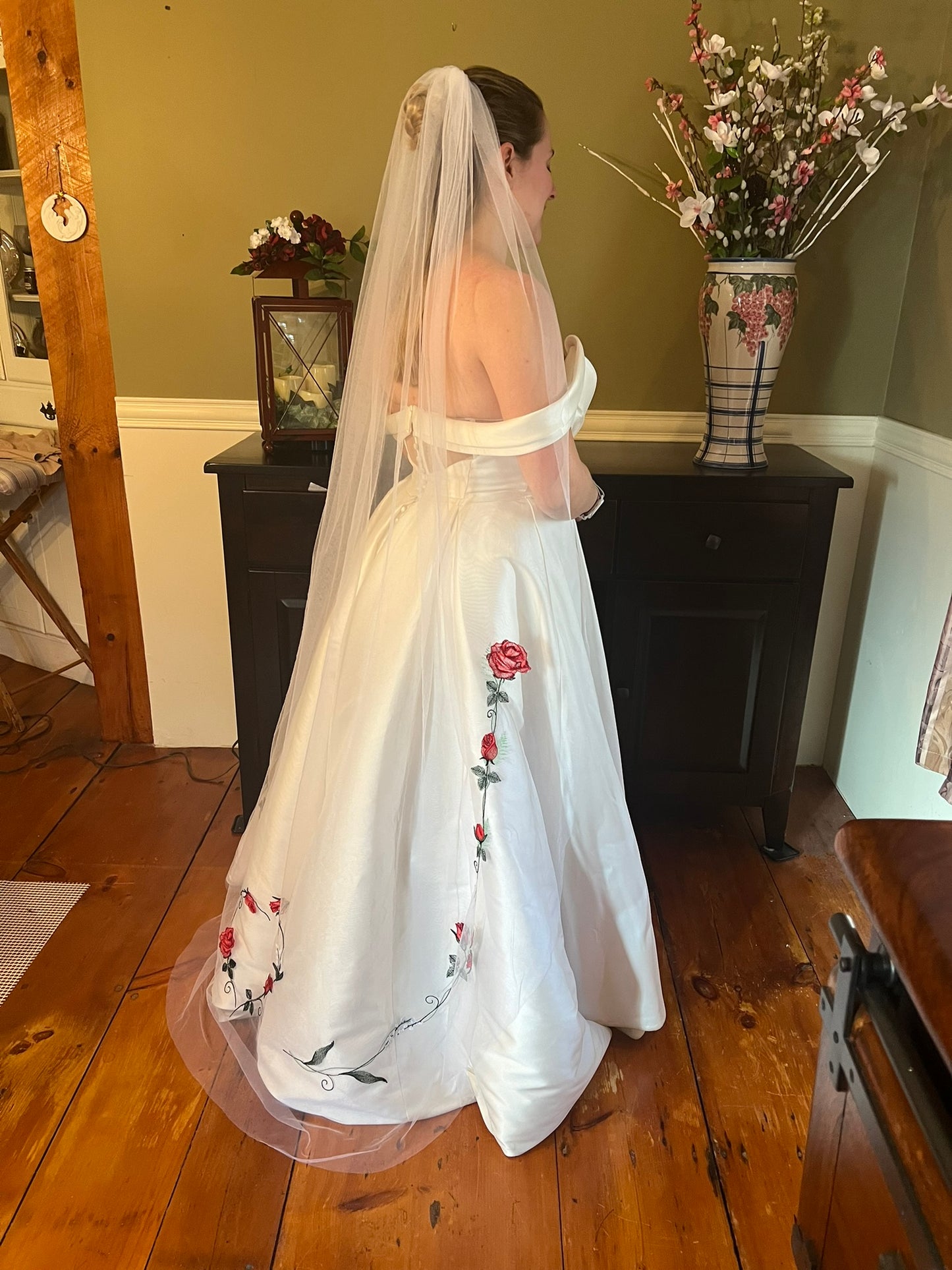 Rose Garden Distinctive Embroidered Veil by Michele