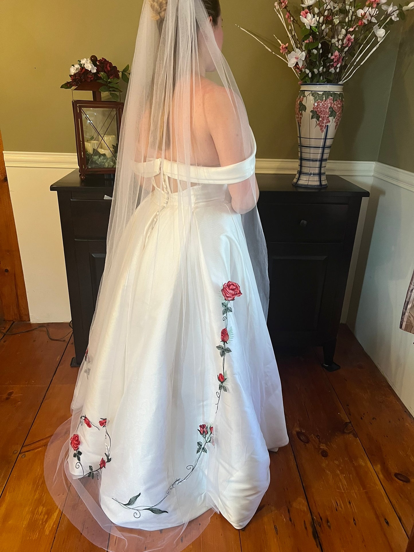 Rose Garden Distinctive Embroidered Veil by Michele