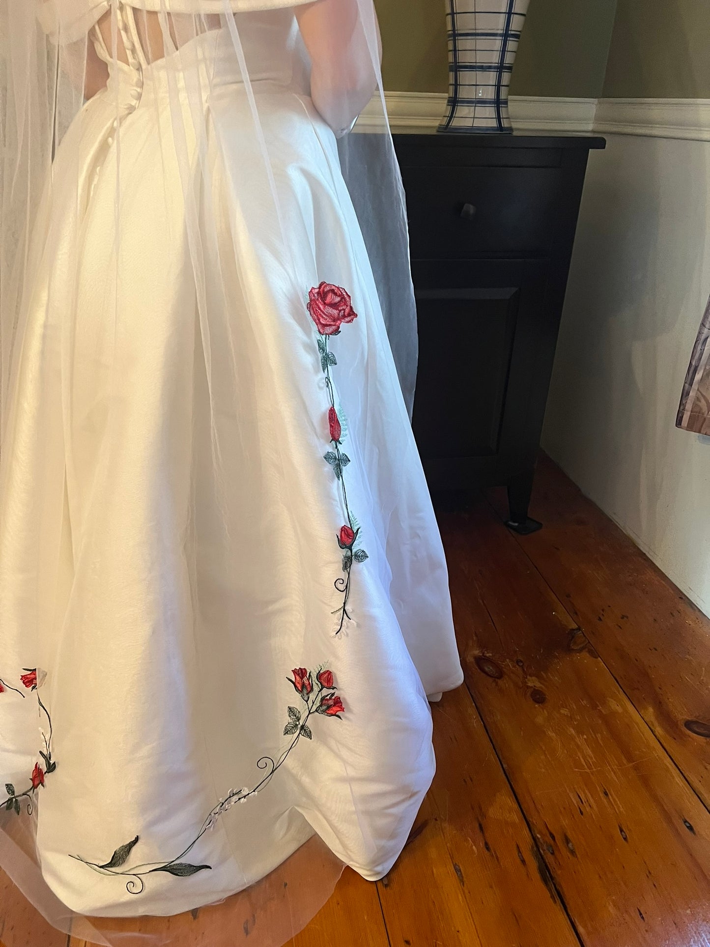 Rose Garden Distinctive Embroidered Veil by Michele